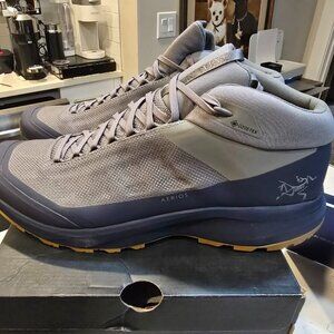 Arc'teryx Aerios MID GTX Boots Void/Sapphire X000006887 MENS SIZE 12 NEW